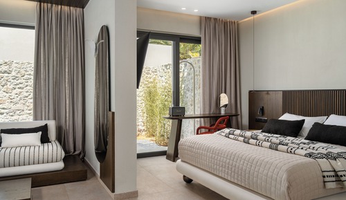 Suite junior, piscina privada, vistas parciales al mar