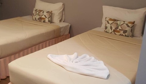 Habitación superior, 1 cama de matrimonio, no fumadores, baño privado