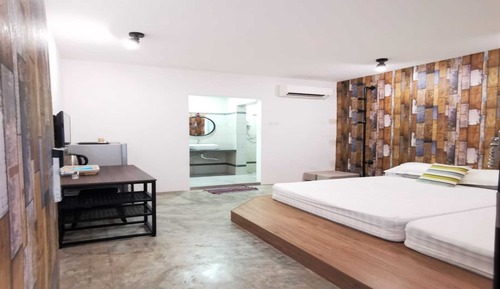 Family Room, Private Bathroom