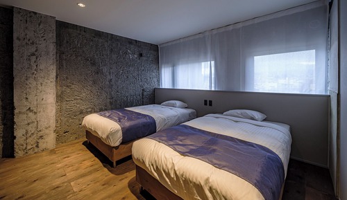 Habitación básica con 2 camas individuales