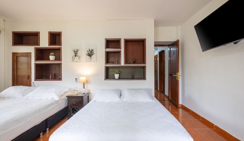 Habitación con 2 camas individuales