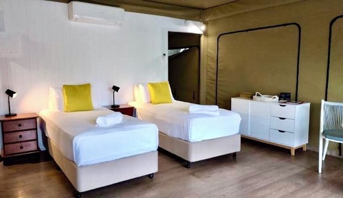 Habitación superior con 2 camas individuales, 1 habitación, no fumadores, vistas a la piscina