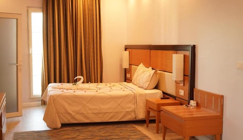 Habitación clásica con 2 camas individuales, patio, vistas a la ciudad