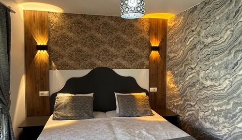 Double Room, Smoking