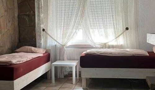 Habitación básica con 1 cama doble o 2 individuales