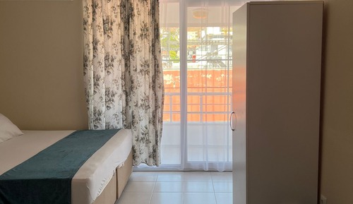 Habitación triple estándar, balcón