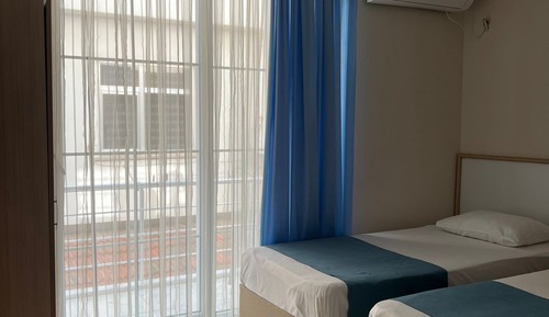 Habitación estándar con 2 camas individuales, balcón