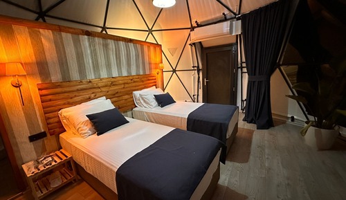Habitación estándar con 1 cama doble o 2 individuales, vistas al valle