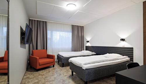 Habitación estándar con 2 camas individuales, vistas parciales al lago