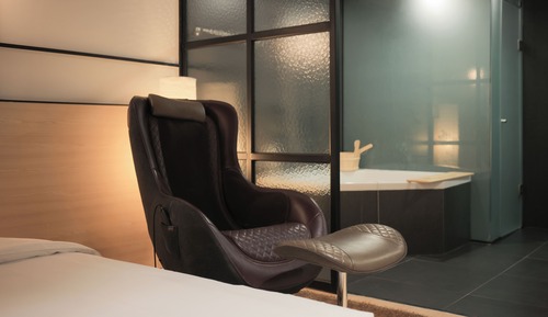 Studio Suite (Randomly assigned)