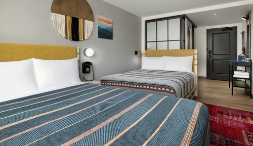 Habitación básica, 2 camas de matrimonio, vistas a la ciudad