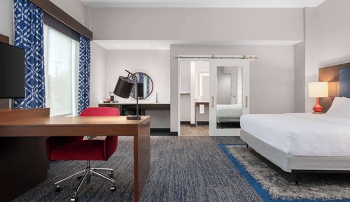 Estudio, 1 cama de matrimonio grande, accesible para personas con discapacidad (Roll-In Shower)