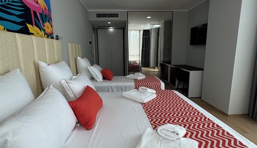 Habitación triple, vistas al mar