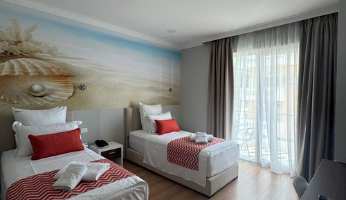 Habitación con 1 cama doble o 2 individuales, balcón, vistas al mar