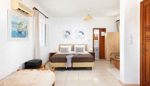 Habitación triple, vistas al jardín