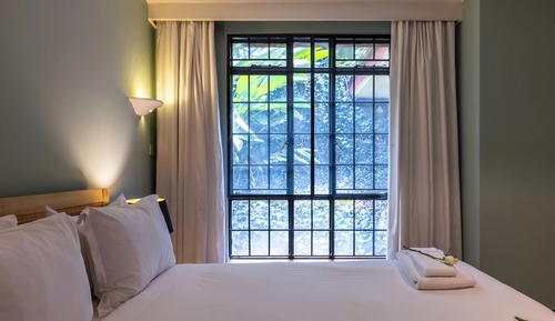 Casa adosada ejecutiva, balcón, vistas al río