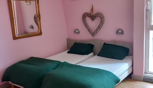 Habitación económica con 2 camas individuales, vistas a la montaña