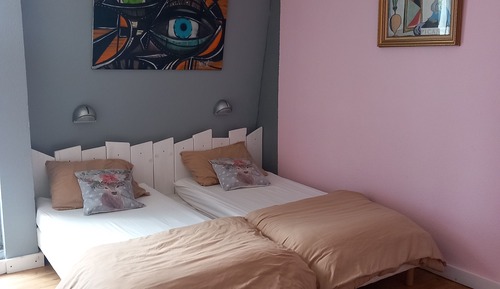 Habitación económica con 2 camas individuales, vistas a la montaña