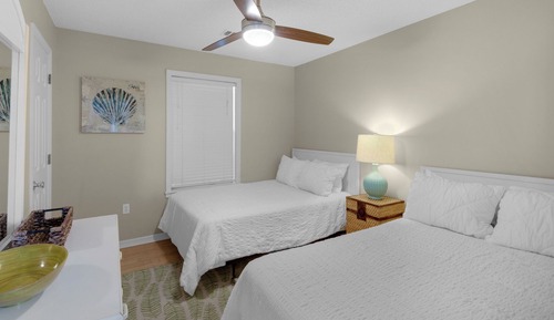 Apartamento, varias camas, patio, vistas al mar (Beachside Villas 621)