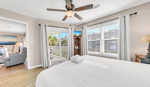 Apartamento, varias camas, patio, vistas al mar (Beachside Villas 623)