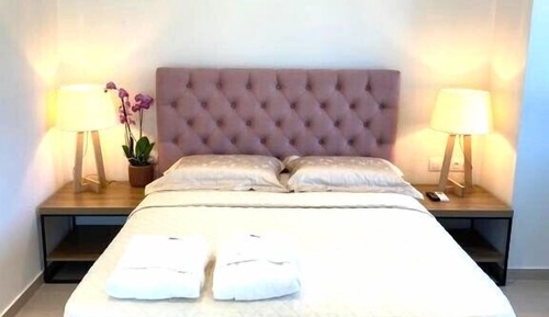 Estudio de lujo, vistas parciales al mar