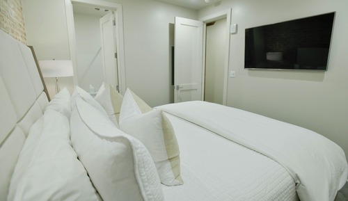 Apartamento de lujo, 2 habitaciones, patio, planta baja (102)