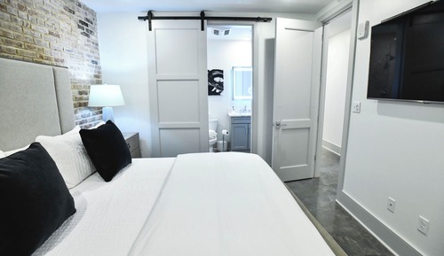 Apartamento de lujo, 2 habitaciones, patio, planta baja (101)