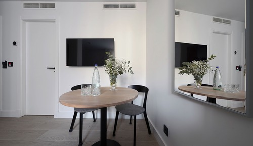 Large Studio, Kitchen - Accessible