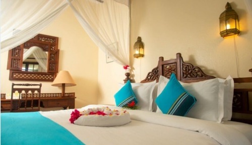 Habitación estándar con 1 cama doble o 2 individuales, vistas a la piscina