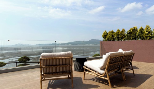 Garden Corner Suite