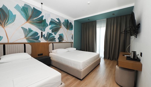 Habitación triple, balcón, vistas al mar
