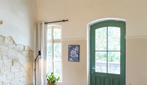 Carmel Deluxe With Balcony