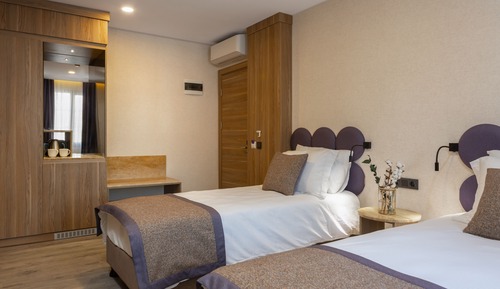 Habitación familiar, vistas a la piscina