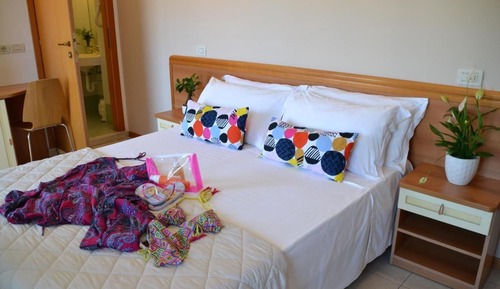 Habitación clásica con 1 cama doble o 2 individuales, vistas al patio