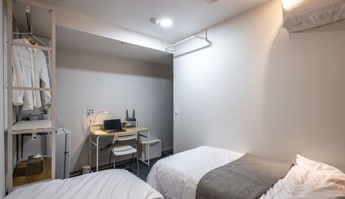 Basement Floor Twin (Shared Shower Room & Restroom)