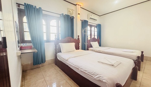Habitación básica con 1 cama doble o 2 individuales, vistas a la ciudad