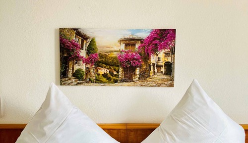 Habitación básica con 1 cama doble o 2 individuales, vistas al jardín