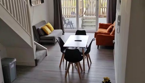 Estudio City, baño privado, vistas a la ciudad