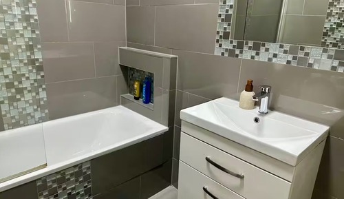 Estudio Deluxe, baño privado, vistas a la ciudad