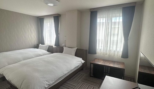 Habitación básica con 2 camas individuales