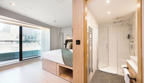 Estudio superior, balcón