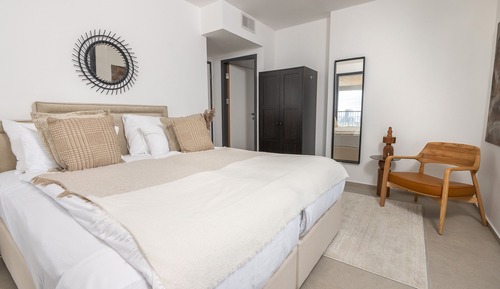 Luxury Apartment, 2 Bedrooms with office