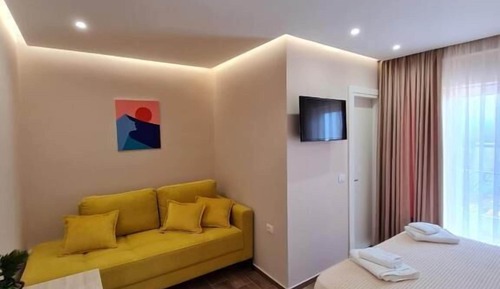 Deluxe Double Room with side sea view