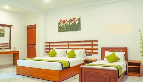 Habitación triple Deluxe, terraza, vistas a la colina