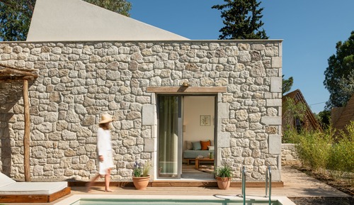 Residence with garden & pool