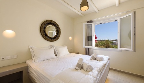 Deluxe Suite with Outdoor Hot Tub