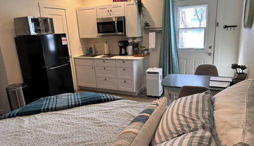 Family Studio (Peacock)