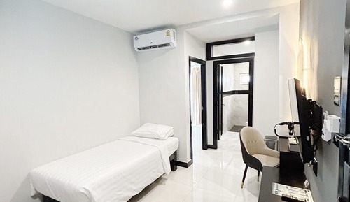 Habitación triple familiar, vistas a la piscina