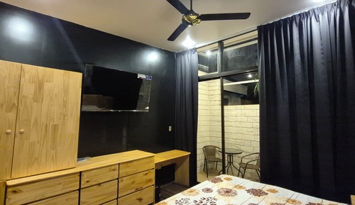 Estudio superior, 1 cama de matrimonio grande, cocina