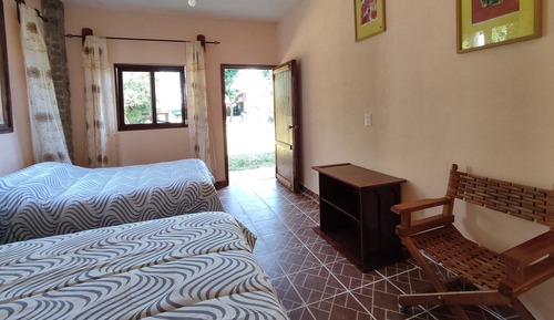 Habitación económica, varias camas, baño privado